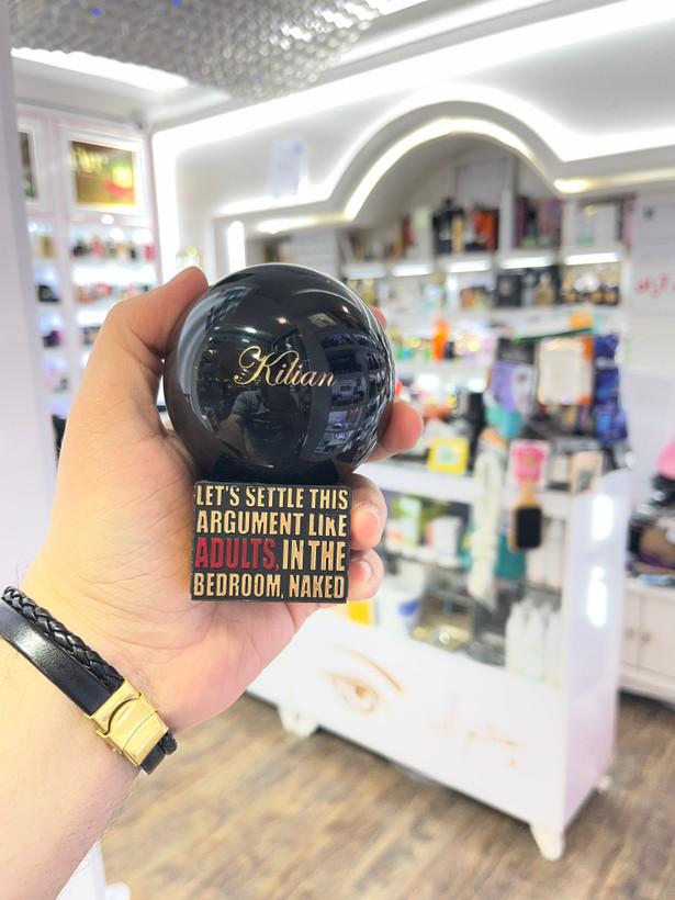 عطر ادکلن بای کیلیان لتس ستل دیس آرگومنت لایک ادولتس این د بدروم نیکد یک میل